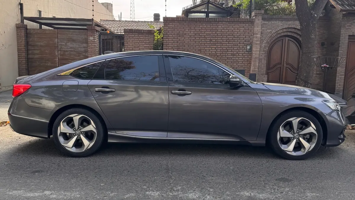 Honda Accord 2022, sedán de alquiler