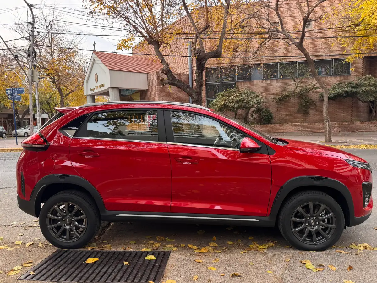 Chery Tiggo 2 2026 rojo, camioneta SUV Compacta de alquiler