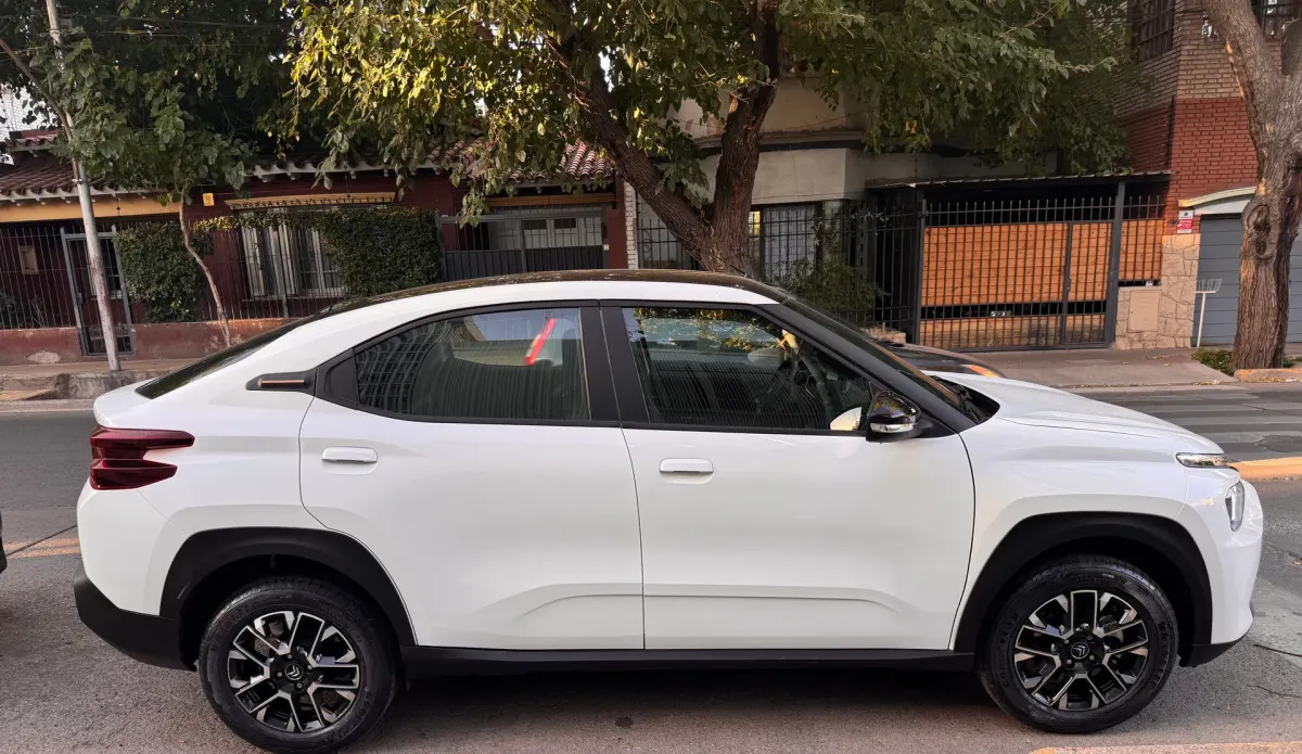 Citroën Basalt Shine 2026 blanco nacarado, camioneta SUV Coupé de alquiler